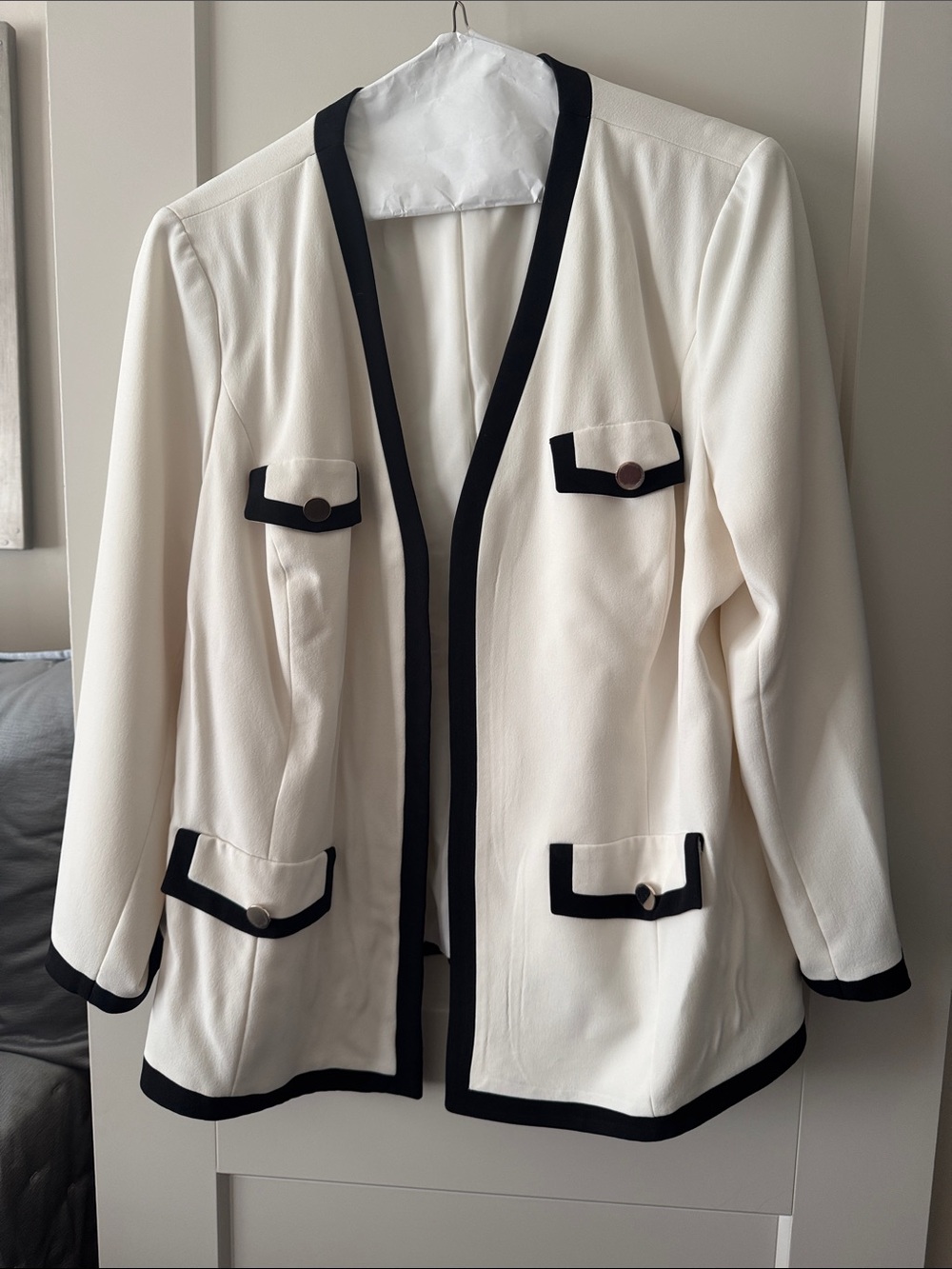 Kasper Cream Jacket with Black Trim and Pocket Details